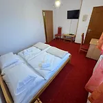 Euro Panzio בית הארחה 3*